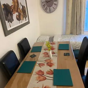 https://beaconsfield-4-bed-house-quiet-and-a-very-pleasant-area.cambridgehotelsuk.com