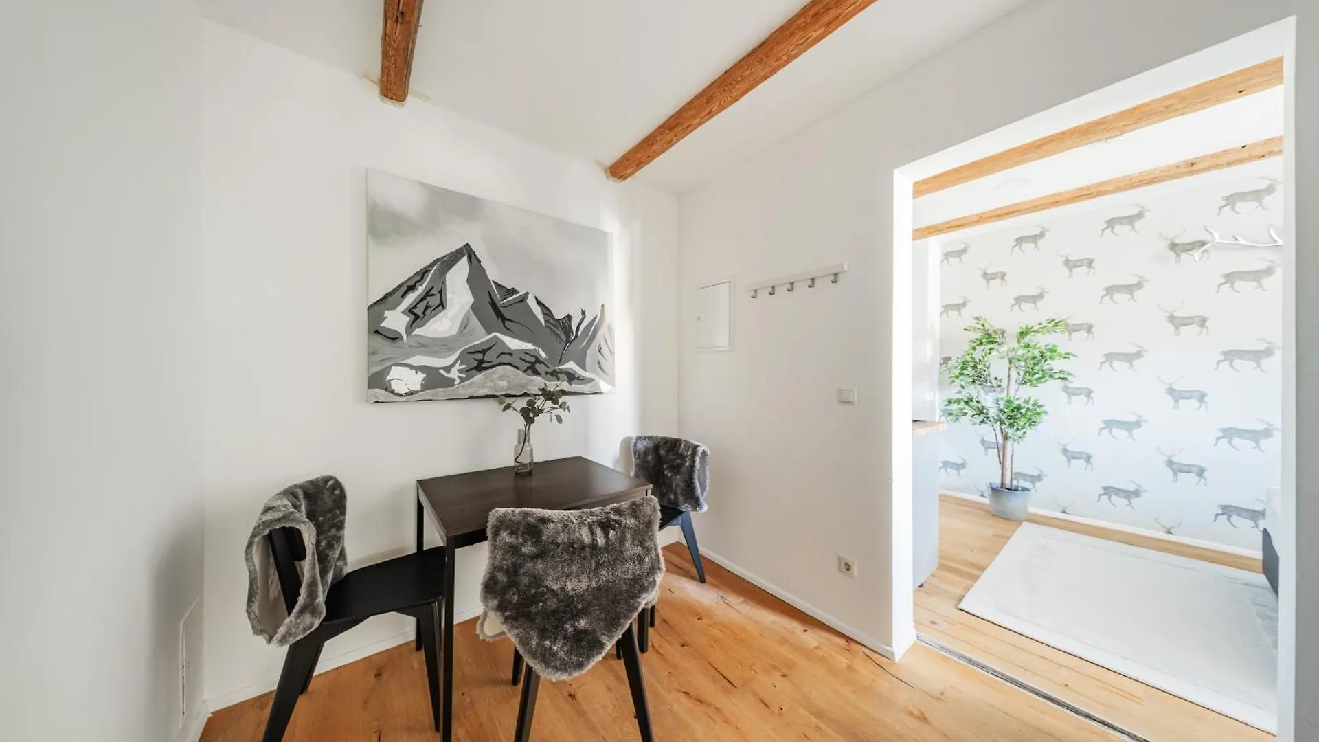 Innsbruck City Chalet 0*,