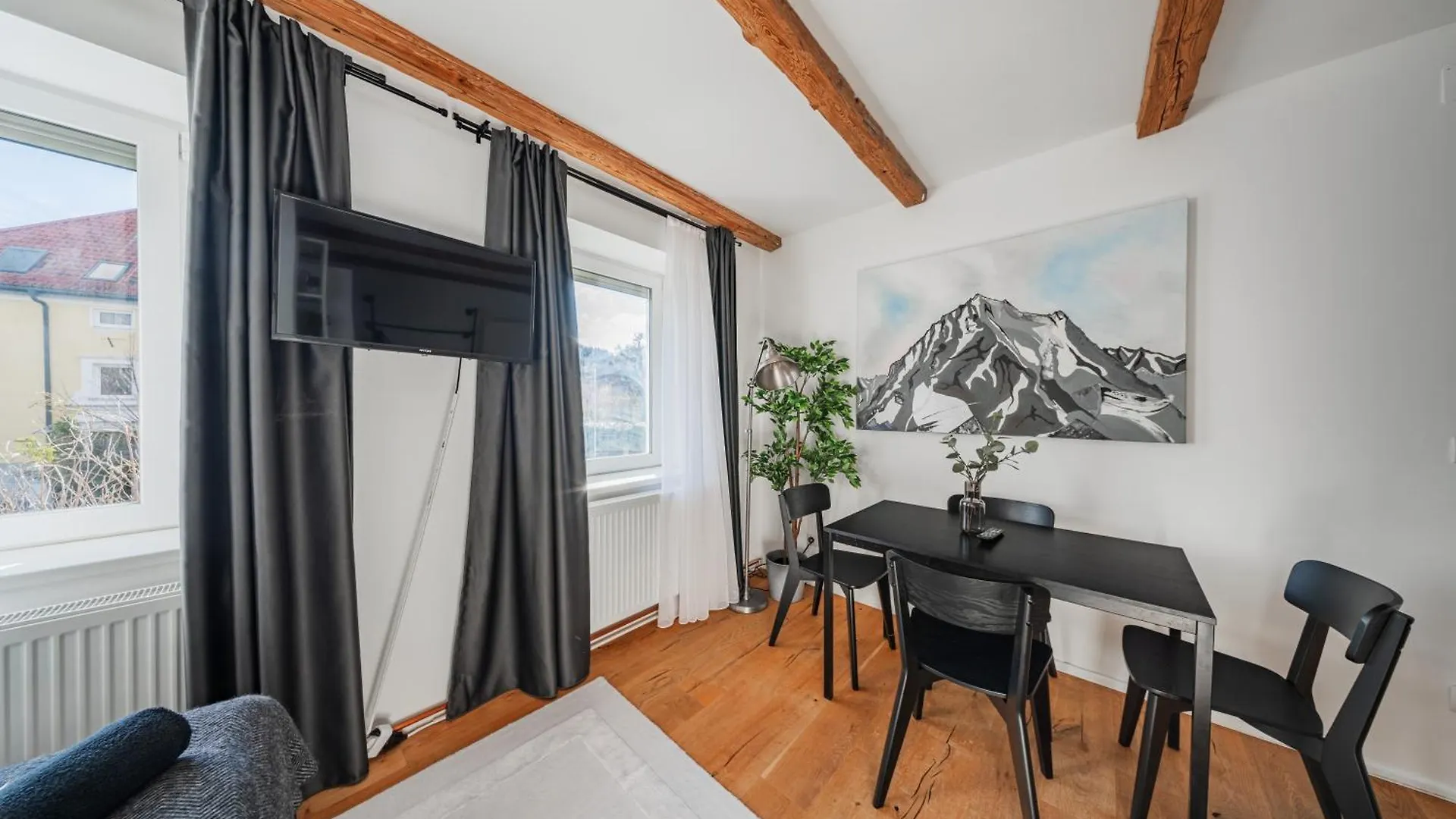 Innsbruck City Chalet 0*,